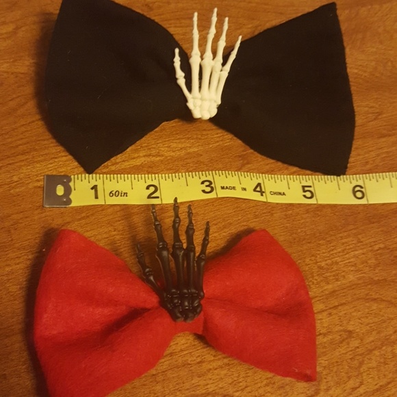 Skelly hand hair clips - Picture 6 of 6